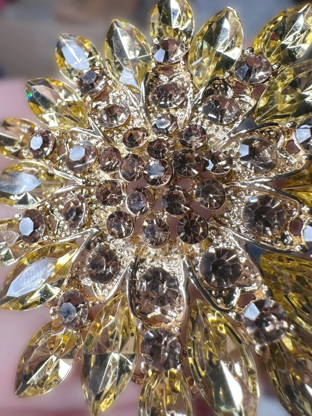5/$25 😻 Yellow Crystal Sunburst Brooch Pin - Women's Jewelry
